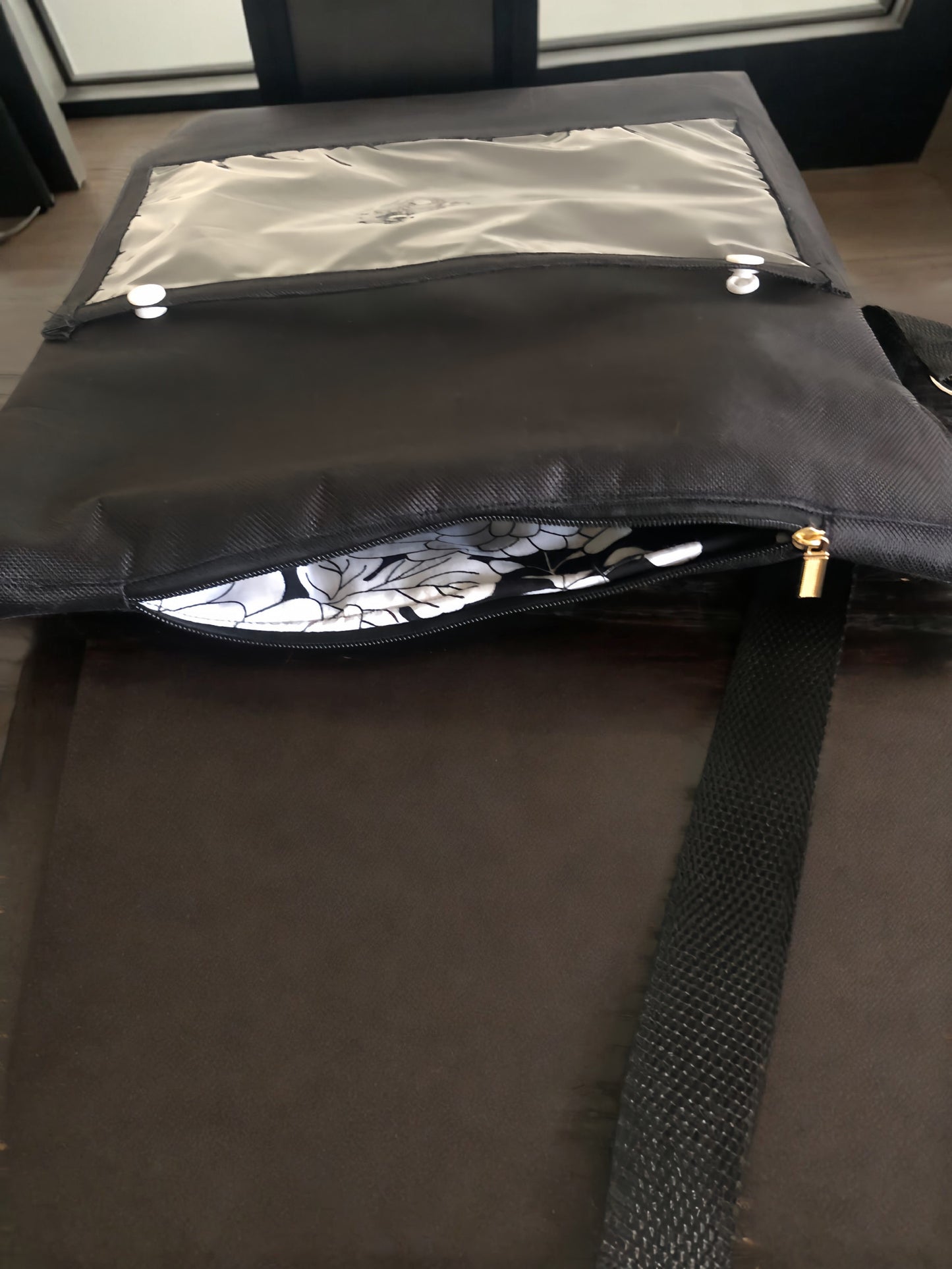 DIANA - The water-resistant messenger bag
